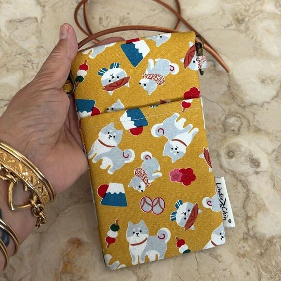 NWOT Linder Chin Cats Printed Cotton & Leather Crossbody Phone Case - Picture 3 of 6